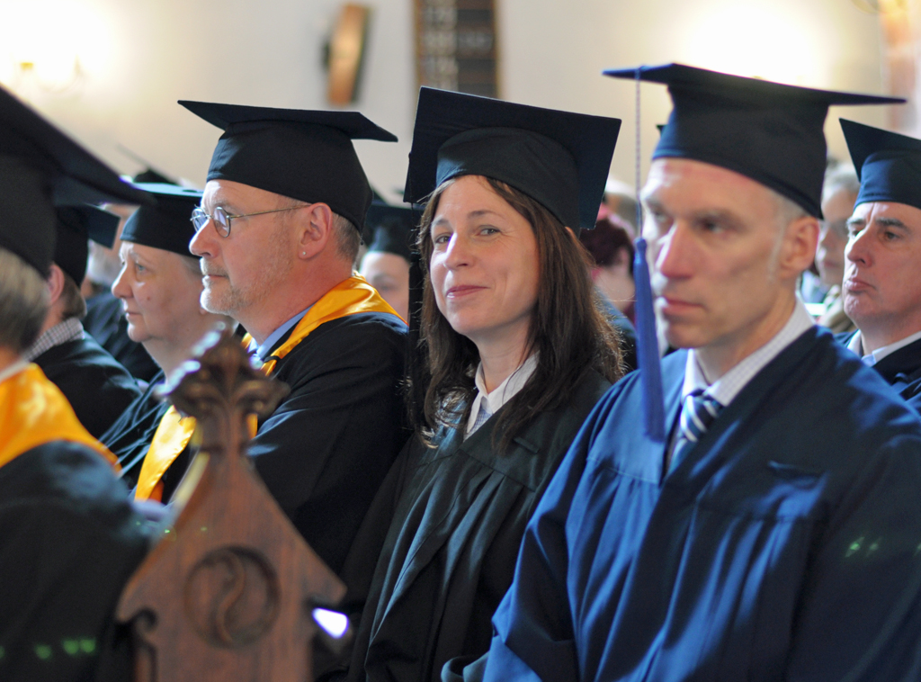 Prof. Dr. Silke Meyer lacht während einer Feierlichen Exmatikulation in der Stadtkirche Mittweida. Prof. Dr. Silke Meyer lacht während einer Feierlichen Exmatikulation in der Stadtkirche Mittweida.