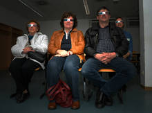 Familie Seifert sieht 3D im Medienzentrum.