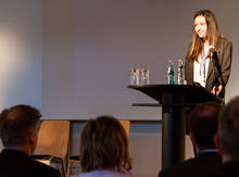 Studierende haben das Sportforum Mittelsachsen organsiert. Projektleiterin Sophie Nowottne eröffnet die Veranstaltung.
