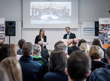 Tatjana Reuner und Florian Rex führen durch die Präsentation.