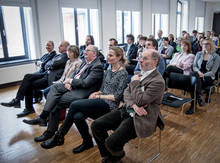 Aufmerksame Zuhörer in der ersten Reihe: Prof. Tamara Huhle, Mediendekan Michael Hösel, Kanzlerin Sylvia Bäßler, Rektor Ludwig Hilmer, Dr. Ramona Kusche und Achim Dresler, Stellvertretender Direktor im Industriemuseum Chemnitz (v.l.)