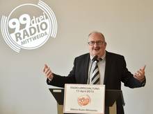 Der Rektor der Hochschule Mittweida, Prof. Ludwig Hilmer, erinnert an die Entstehung des Radiosenders 99drei.