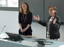 SEM-Projektleiterin an der Hochschule Prorektorin Monika Häußler-Sczepan (rechst) mit Referentin Dr. Antje Tober