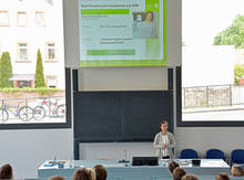 AkA Susanne Günther berichtet aus ihrem Bibliotheks-Tutoren-Programm.
