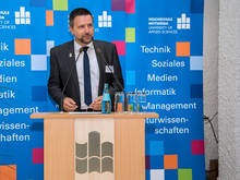 Prof. Detlev Müller: &gt;&gt;Uns als Mittelständler ist das Deutschland-Stipendium wichtig geworden. Es ist neben der gemeinsamen Forschung eine Brücke zur Hochschule.&lt;&lt;