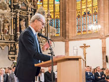 Und noch ein guter Rat vom erfahrenen Unternehmer Jürgen Heraeus: &gt;&gt;Achten Sie darauf, Freunde an Ihrer Seite zu haben, sonst wird es nichts. Wir brauchen alle Freunde im Umfeld, das gilt auch für Unternehmen.&lt;&lt;