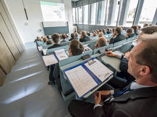 Das Vortragsprogramm der Lasertagung läuft währenddessen im Peter Schütt Hörsaal des Medienzentrums.