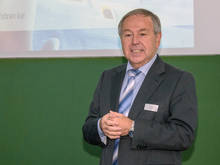 Prorektor Gerhard Thiem lobt die langjährige und umfangreiche Zusammenarbeit der Hochschule mit dem Partner enviaM. 