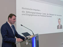 Dr. Fritz Jaeckel, Staatsminister und Chef der Sächsischen Staatkanzlei stellt die sächsische Innovationskraft heraus, die auf Wissenschaft und Forschung aufbaut.