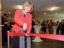 Das Schülerlabor ist eröffnet! Kanzlerin Sylvia Bäßler sieht Engagement und Geld sehr gut investiert und wünscht sich viel Interesse am neuen Labor.