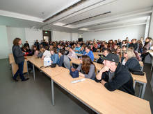 Kriminell eng: volles Haus bei der Vorstellung des Studiengangs Allgemeine und Digitale Forensik durch Prof. Dirk Labudde.