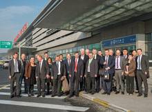 Die Delegation am Hongqiao-Bahnhof in Shanghai (Foto: SMWA/Matthias Rietschel)