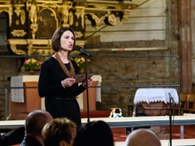 Die Weltsprache Musik hilft Brücken zu bauen - Julia Köhler, Referentin für Internationales an der Hochschule, führte durch das Konzert.