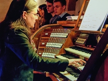 Zwischenspiel von Kantorin Christiane Sander an der Ladegast-Jehmlich-Orgel 
