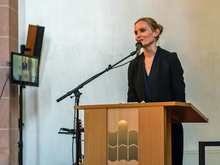 Ramona Kusche vom Rektorat der Hochschule führt durch die zweistündige Exmatrikulationsfeier.