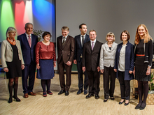 Hochschulratsvorsitzende Prof. Marlies Mosiek-Müller, Ministerpräsident a.D. Stanislaw Tillich mit Claudia Reiche, Referentin im Prorektorat Bildung und ihrem Chef Prorektor Volker Tolkmitt, Forschungs-Referent Matthias Baumgart und Prorektor Forschung Uwe Mahn, Kanzlerin Sylvia Bäßler sowie Referentin Internationalsierung Dr. Julia Köhler und Dr. Ramona Kusche, Leiterin des Prorektorats Hochschulentwicklung (v.l.)