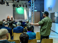 Das reimt sich gut: Soziale Arbeit und Zwischenruf - Prof. Stephan Beetz im Dialog mit Prof. Isolde Heintze und Pauline Bender (v.r.)