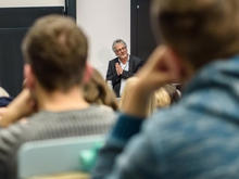 ... und als Vortragender. Prof. Dr. Stefan Busse eröffnet die Ringvorlesung im Sommersemester.