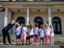 Ausbllick in die Zukunft: Spätestens in zwölf Jahren kommen wir wieder an die Hochschule!