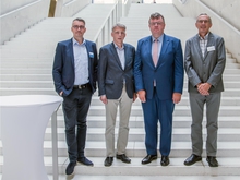 Bundesbank-Vorstandsmitglied Dr. Johannes Beermann (3.v.l.) mit Prof. Dr. Andreas Ittner und Prof. Dr. Volker Tolkmitt sowie dem Dekan der Fakultät Angewandte Computer- und Biowissenschaften Prof. Dr. Uwe Schneider von der Hochschule Mittweida..