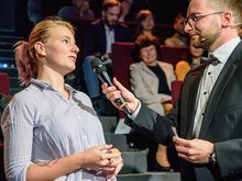 Studentin Abigail Klein mag besonders den Humor von Preisträgerin Marion Dienerowitz.