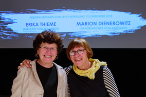 Die glücklichen Preisträgerinnen Erika Thieme und Marion Dienerowitz (v.l.).