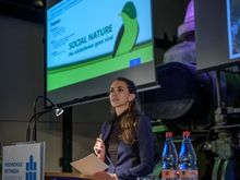 Sie 'flashte' das Publikum. Stefanie Walter erreichte den ersten Platz beim Science Flash für den Wissenchaftspreis der Hochschule Mittweida..