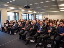 Professoren, Förderer und die Stipendiaten bei der Urkundenübergabe.