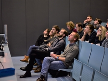 Nicht nur Studenten besuchen gern die Nobelpreisvorlesung. Auch Mitarbeiter und Absolventen kommen zu dem akademischen Jahresausklang.