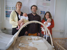Dr. Tina Geweniger mit Jakob, Prof. Thomas Villmann, Marika Kaden M.Sc. mit Felix (v.l.n.r.) im familienfreundlichen Arbeitszimmer