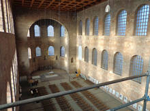 Blick ins Kirchenschiff von der Orgelseite