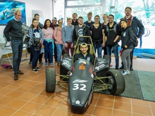 Auch gut für den Schnellkurs, aber mit gemeinsamer Sprache: Rennwagen für die Formula Student