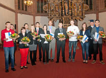 Die neuen Deutschlandstipendiaten der Hochschule Mittweida - v.l.n.r.: Daniel Sella (mit Sebastian Sprenger, StuRa), Elisabeth Stiehler (mit Dr. Jan-Christof Bohn, Lions Club Mittweida), Heidi Hynitzsch (mit Dirk Helbig, Sparkasse Mittelsachsen), Jana Seifert (mit Rico Schlegel, Volksbank Mittweida), Sebastian Thate, Christian Johst, Stefanie Reese, Rodger Schlappa (mit Prof. Michael Hösel) 