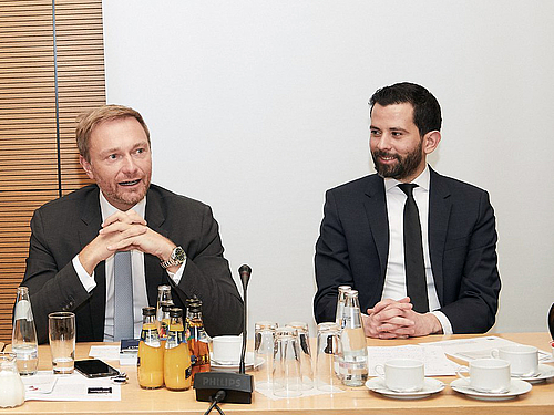 Christian Lindner und Prof. Dr. Martin Pätzold bei der Buchvorstellung von „Reichtum ohne Grenzen? Die Soziale Marktwirtschaft im 21. Jahrhundert“ in Berlin.