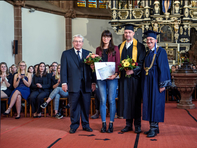 Bekommen hat in diesem Jahr den Lothar-Otto-Preis die Mittweidaer Absolventin Isabel Spindler, hier mit dem Stifter, ihrem Gutachter Prof. Dr. Jörg Mehlis und Rektor Ludwig Hilmer.