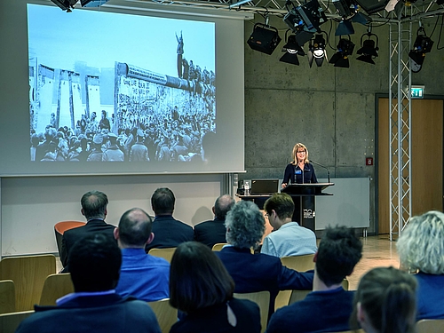 Wende und Wandel: Anlass und Inhalt des Tags der Lehre an der Hochschule Mittweida. Prof. Veronica Bamber aus Edinburgh blickt auf die vergangenen 30 Jahre in der Hochschulbildung zurück.