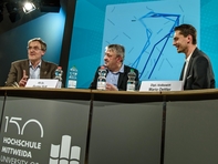 Spannende Diskussion auf dem Podium zwischen Prof. Stefan Brunnhuber (l.) und Mario Oettler (r.) - moderiert von Gunter Süß (m.).