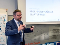 Preisstifter Prof. Dr. Detlev Müller hat eigene Erfahrungen als Gründer und sieht den Standort Mittweida mit seiner Hochschule als Erfolgsfaktor für sich und andere Unternehmen.