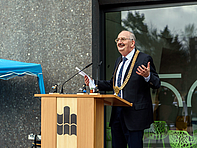 Rektor Prof. Ludwig Hilmer stellte die Vielfalt der Studierenden seiner Hochschule vor und mahnte im Blick auf die Herausforderungen der Corona-Pandemie für  das Leben auf dem Campus: „Lassen Sie uns zusammen helfen, dass wir zusammenbleiben.“