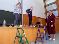 Nachvollziehbar: Bäume müssen sich anstrengen, um Wasser aus dem Boden zu saugen.