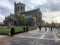 Paisley Abbey - die Abtei im Zentrum der Stadt ist Ort für die akademischen Feiern der University of the West of Scotland.