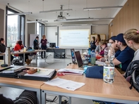 Drei studentische Gruppen stellen ihre Foschungssansätze vor ...