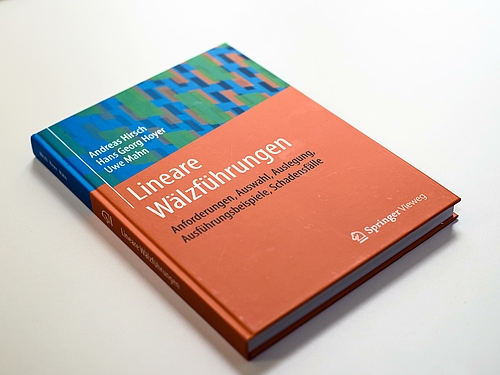Drei Autoren, drei Jahre Arbeit: Neues Fachbuch für Entwickler, Konstrukteure, Monteure und Anwender von Maschinen.