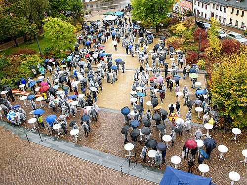 Feierliche Immatrikulation unter freiem Himmel. Dem Regen trotzten die neuen Studierenden der Hochschule Mittweida. Feierliche Immatrikulation unter freiem Himmel. Dem Regen trotzten die neuen Studierenden der Hochschule Mittweida.