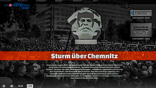 Das Aufmacherfoto zeigt einen Screenshot aus der Online-Preisverleihung mit der Homepage der Projektseite "Sturm über Chemnitz".