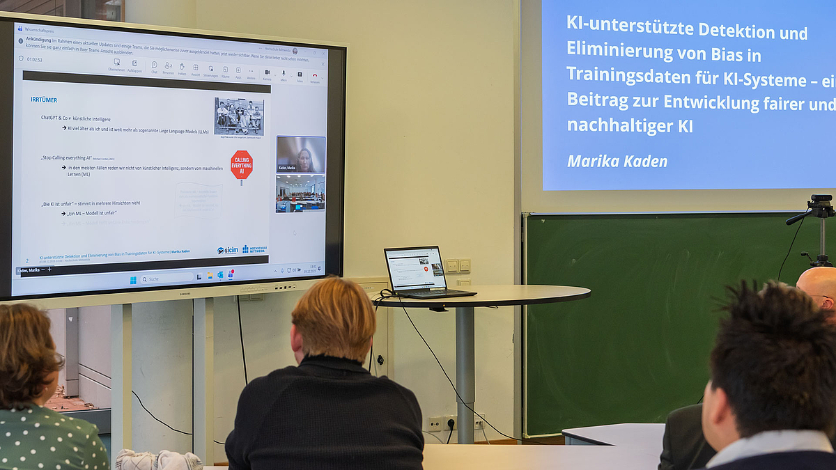 Eine Live-Videoübertragung mit einer Präsentation.