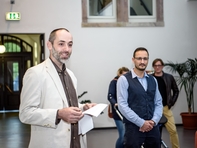 Künstler-Vorstellung 1: Laudator Jens Ossada (l.) mit Heiko Günther, dessen Werke den aktuellen Schwerpunkt in der Ausstellung im Lichthof bilden.