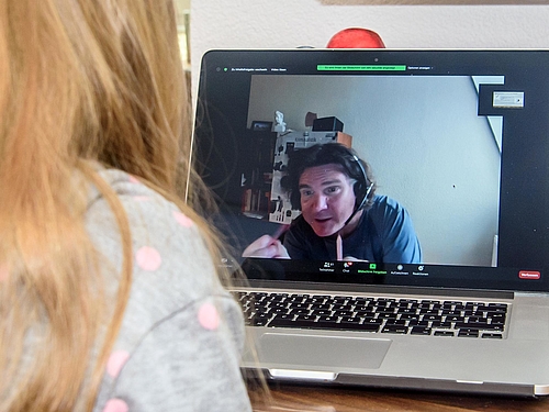 Kinderuni von zuhause aus. Erste Online-Kinderuni-Vorlesung an der Hochschule Mittweida mit dem Forensik-Experten Professor Dirk Labudde. Kinderuni von zuhause aus. Erste Online-Kinderuni-Vorlesung an der Hochschule Mittweida mit dem Forensik-Experten Professor Dirk Labudde.