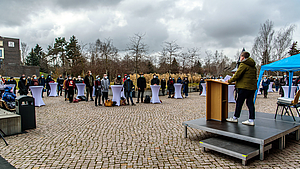 Negativ getestet, mit Maske und auf Abstand – aber am ersten Studientag an ihrer Hochschule.