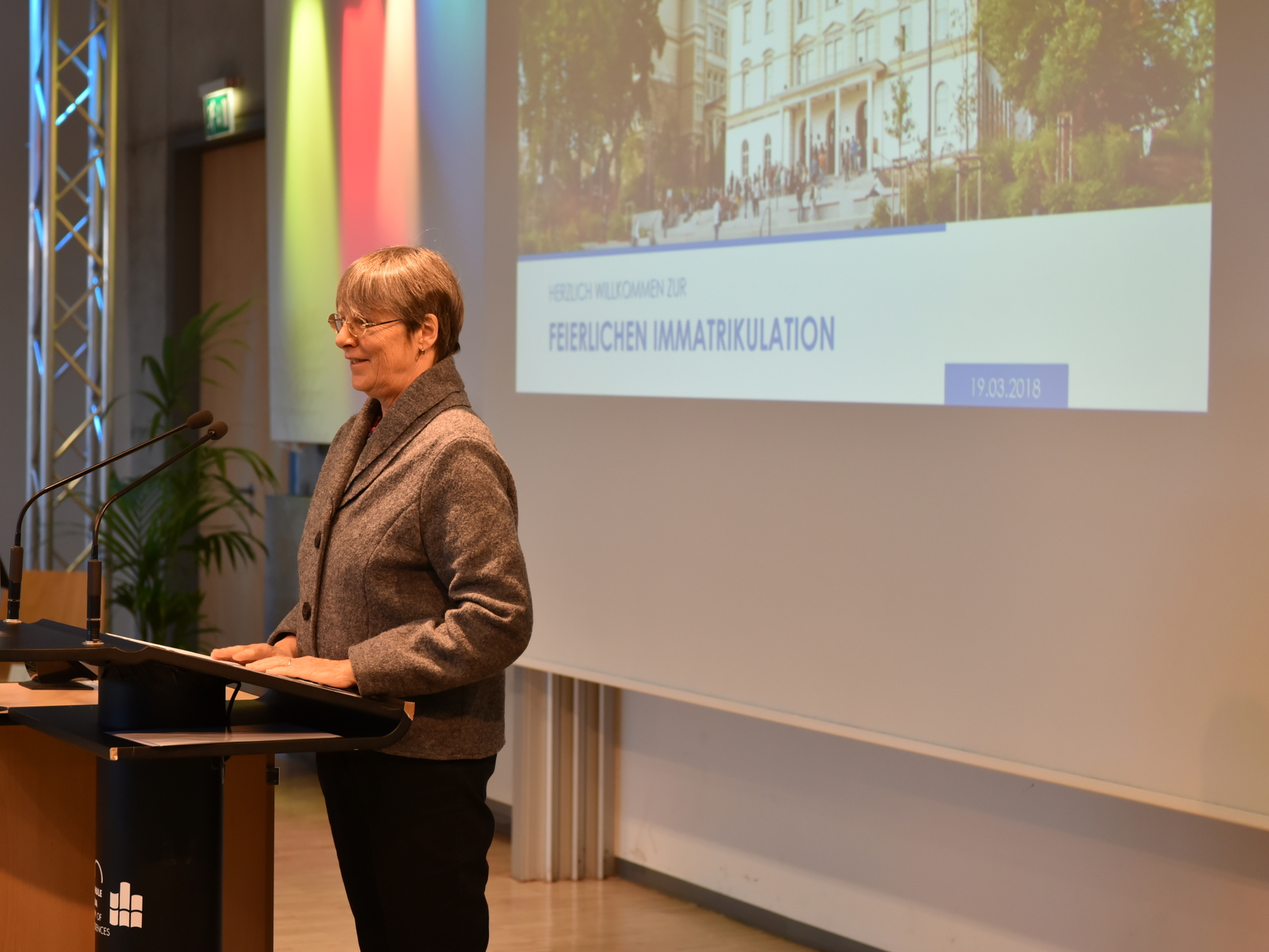 Die Dekanin der Fakultät Soziale Arbeit Gudrun Ehlert stimmte ihre neuen Studierenden auf die kommenden Semester ein.